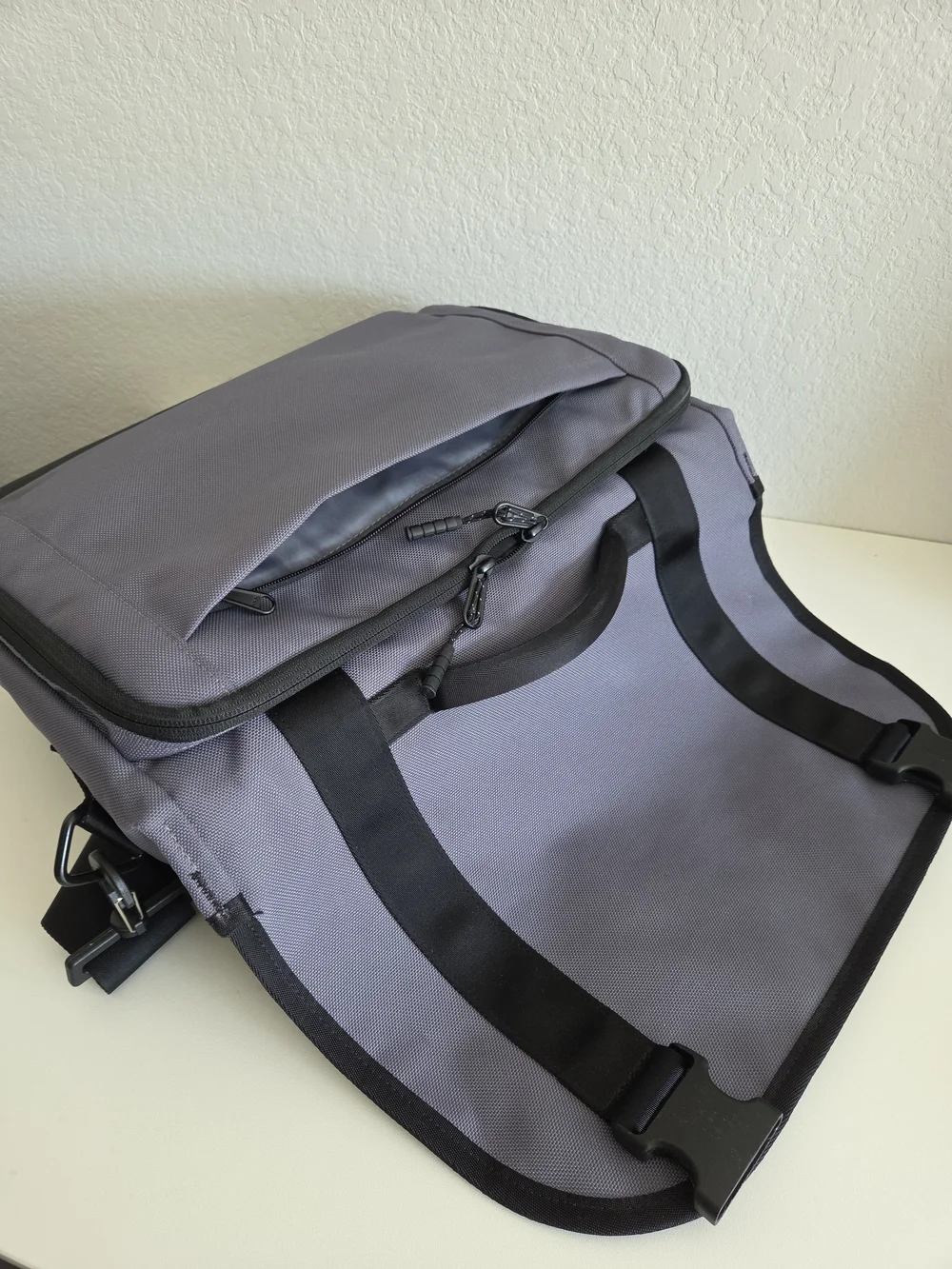 Timbuk2 Commute Laptop Messenger Bag 2.0 Gray/Black Size Medium Fit Laptop 15